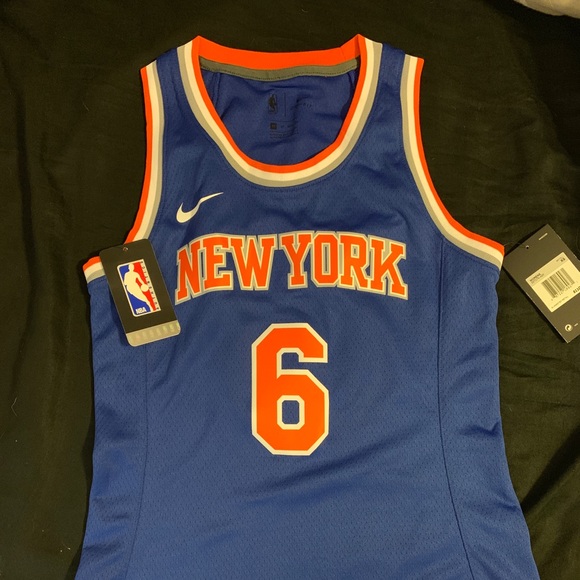 SOLD New York Knicks Women’s Nike NBA Jersey - Picture 2 of 5